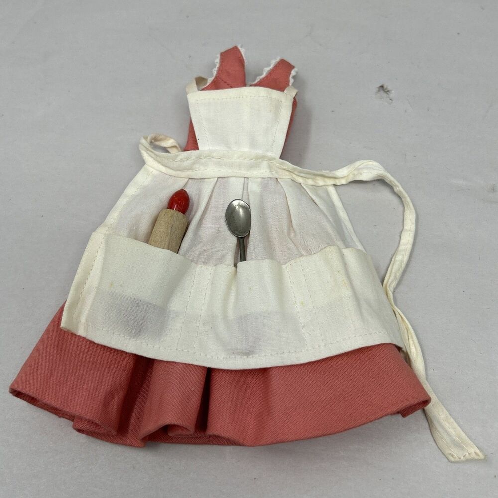 Vintage Barbie #962 "Barbie Q" - Dress, Apron, Chef Hat, Hot Pad & 2 Utensils - Picture 2 of 15